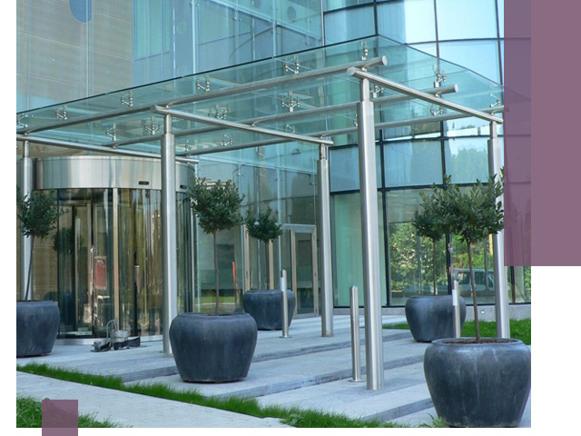 Навесы из стекла на заказ в Мытищах — монтаж и установка