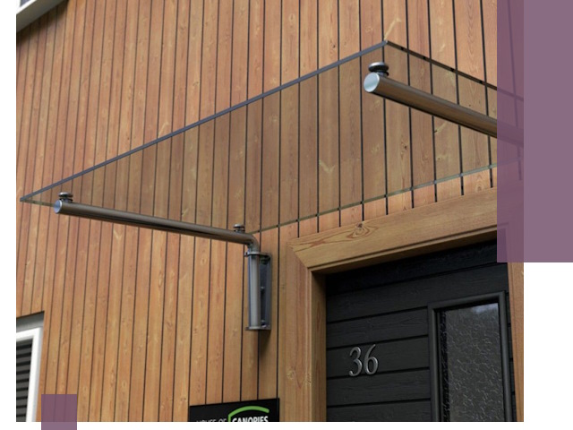 Стеклянные козырьки на входы и фасады в Мытищах