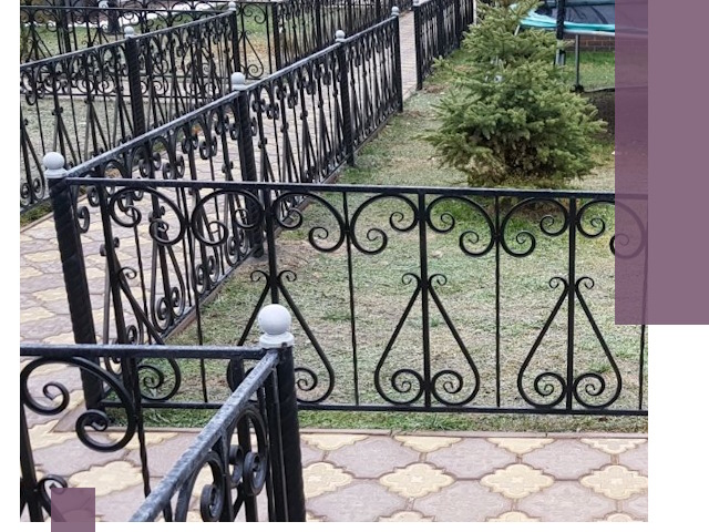 Кованые газонные ограждения под ключ в Мытищах