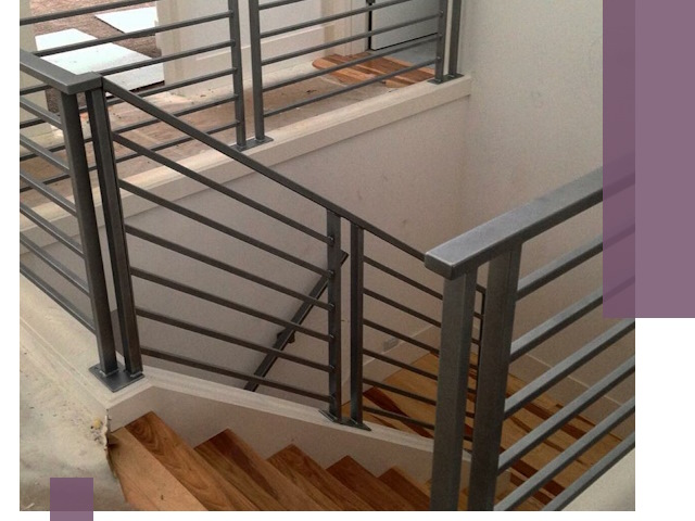 Изготовление поручней из металла и дерева в Мытищах